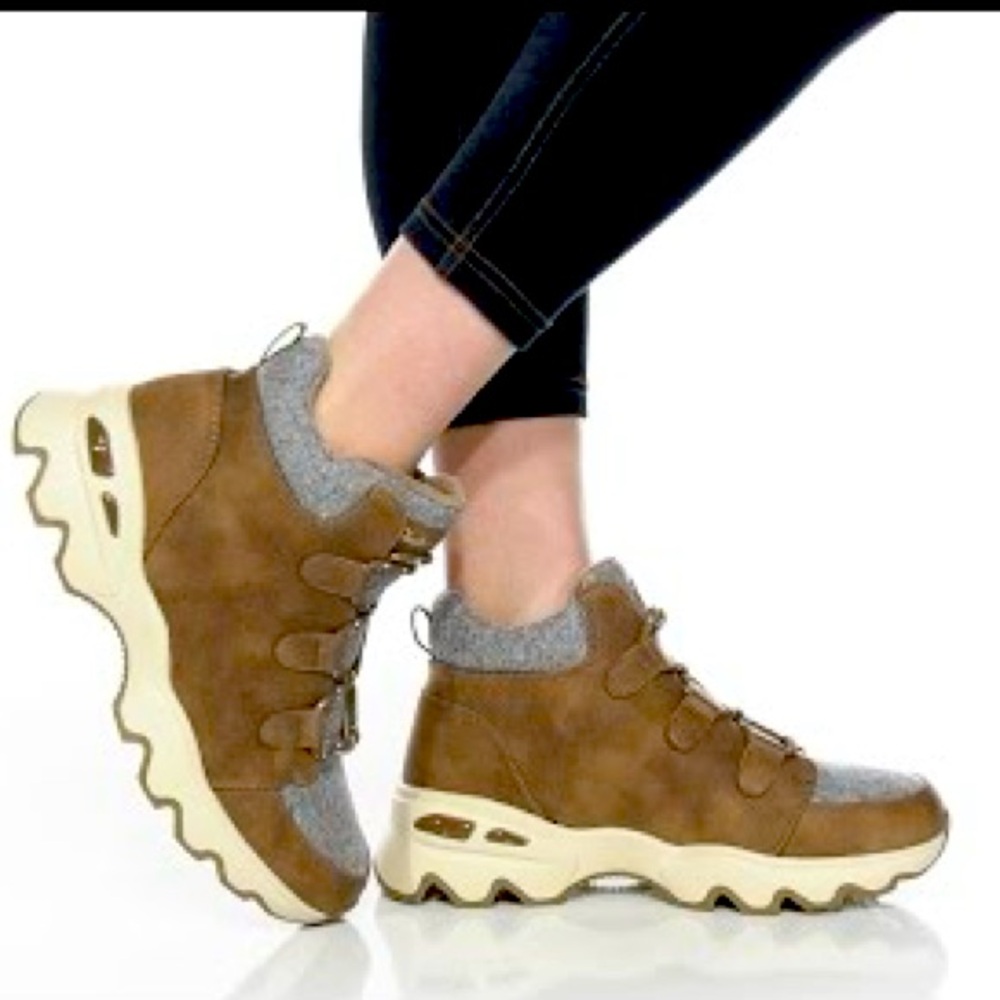 SKECHERS SKU 9900489 Big Lug Women's Lace Up Boots